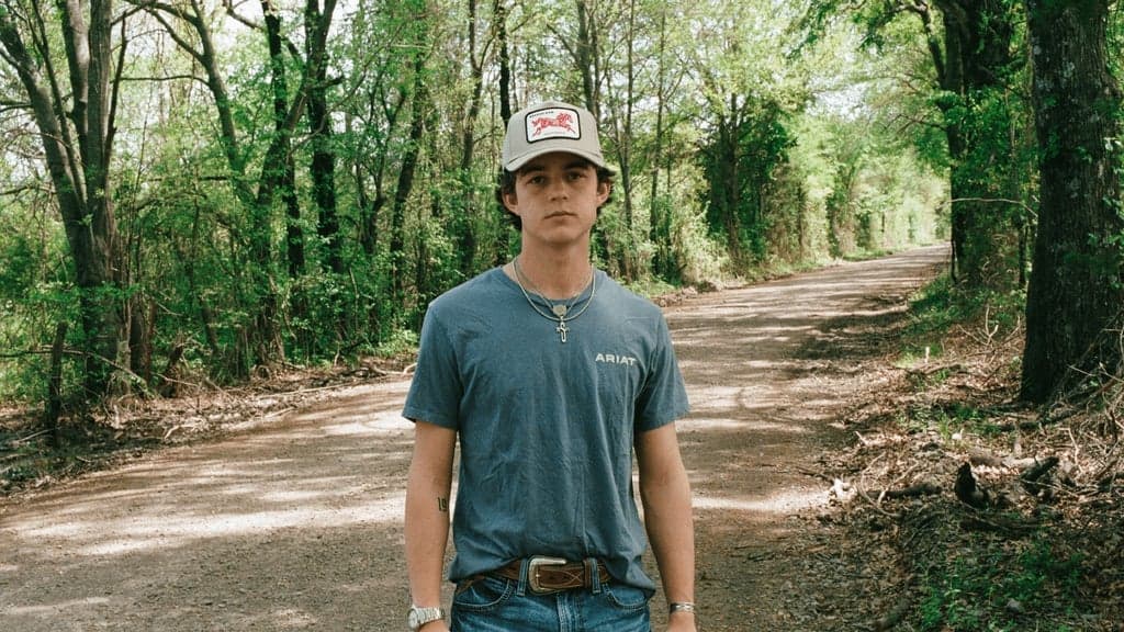 Promotional image for Waylon Wyatt - Dustpiles World Tour