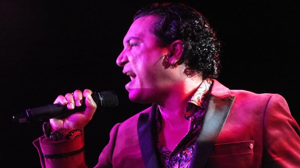 Promotional image for Carlos Daniels - Homaje a Juan Gabriel