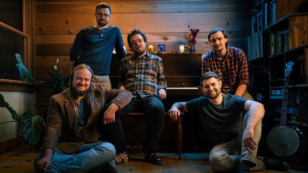 Promotional image for TopHouse