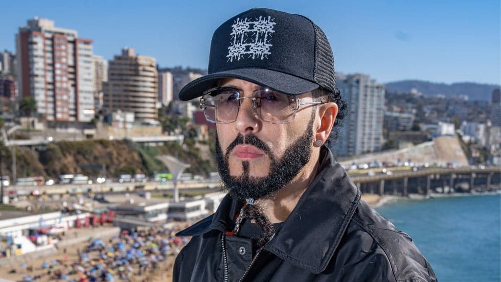 Promotional image for Yandel - SINFONICO