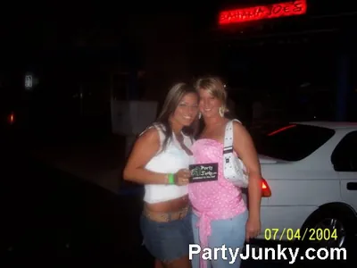 Guests outside Bahama Joes at night, Jul 4, 2004