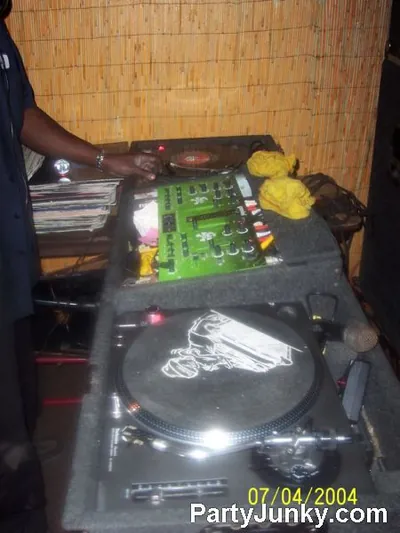 DJ at the turntables at Bahama Joes, Jul 4, 2004