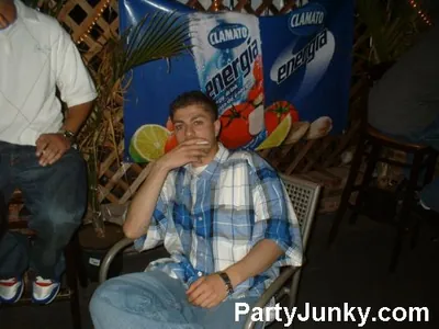 Guests posing for the camera at Coyote Ugly Bar & Grill, Jun 5, 2004