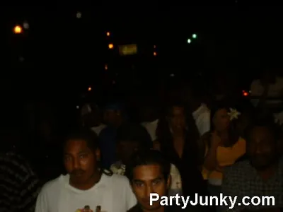 Packed crowd at Coyote Ugly Bar & Grill, Jul 10, 2004