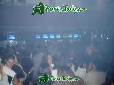 Packed crowd at the Suga Free concert, Dec 14, 2003